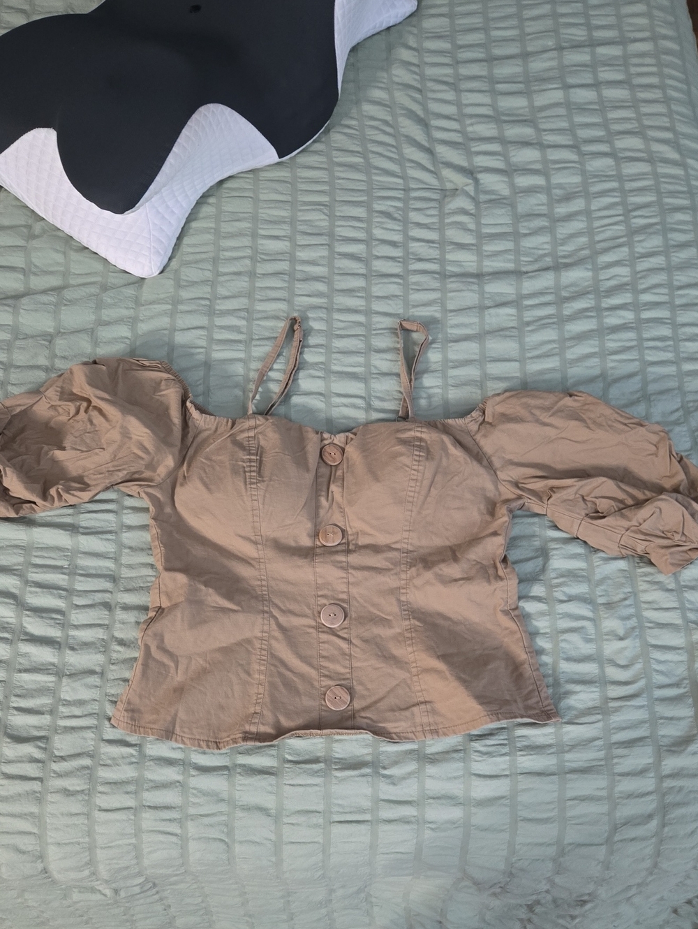 Button-Front Puff Sleeve Crop Top in Tan